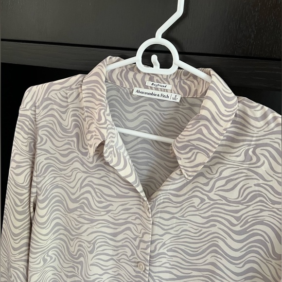 Satin Shirt in Wavy Print - Picture 3 of 5